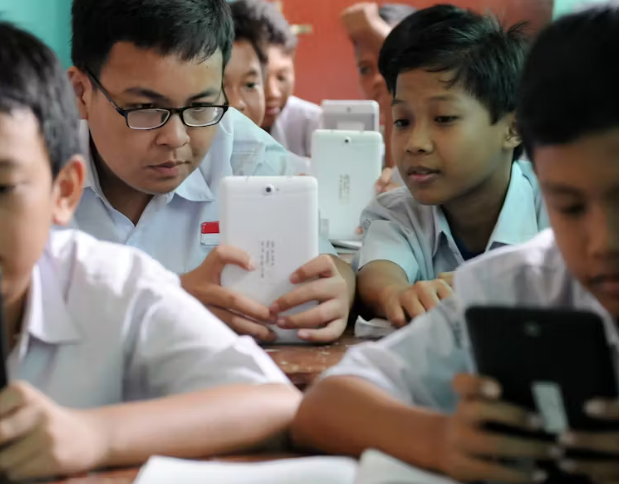 Mengapa Literasi Digital Penting Diajarkan Sejak Dini